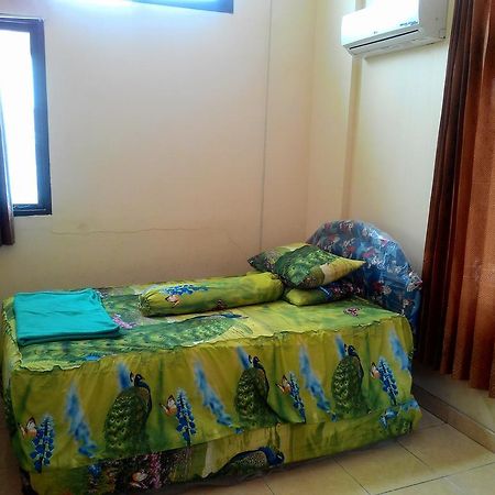 Imam Bonjol Hostel Semarang Ngoại thất bức ảnh