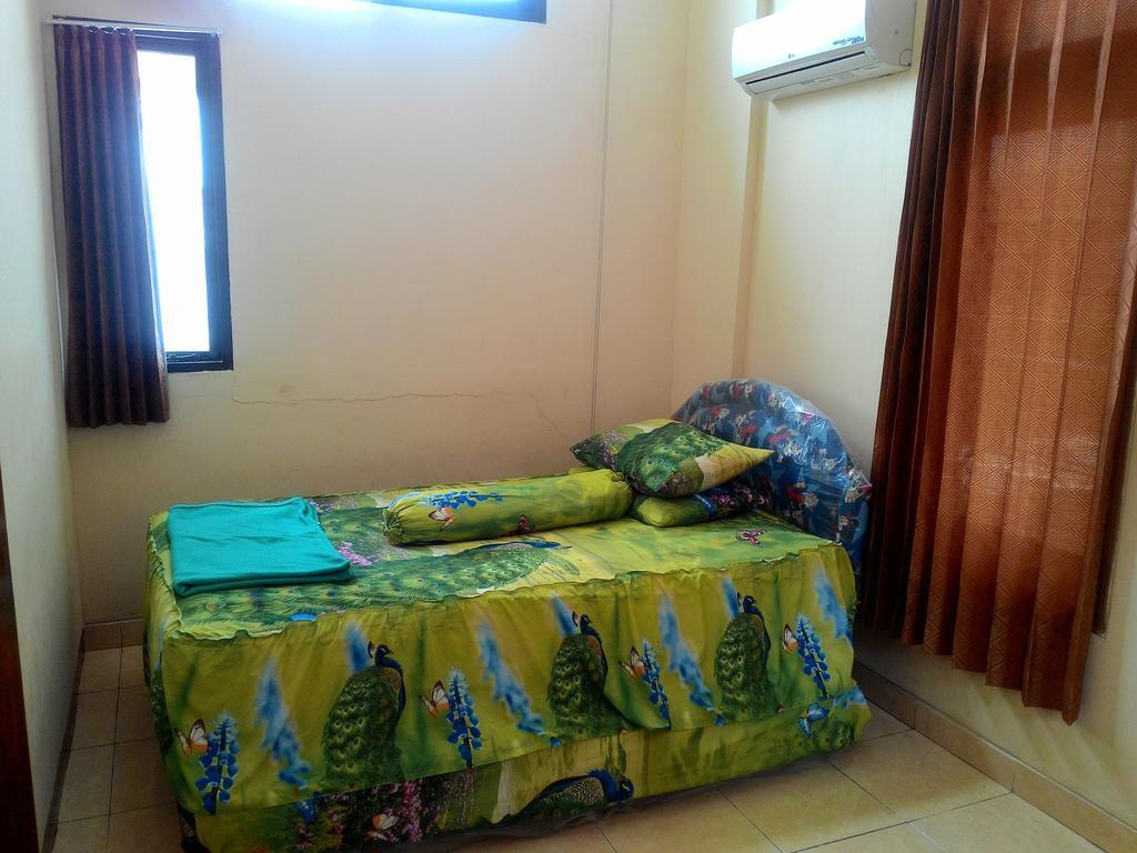 Imam Bonjol Hostel Semarang Ngoại thất bức ảnh