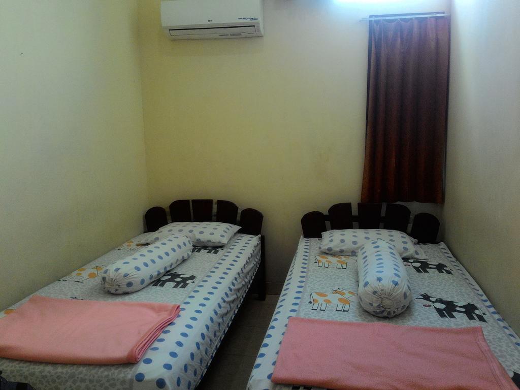 Imam Bonjol Hostel Semarang Ngoại thất bức ảnh