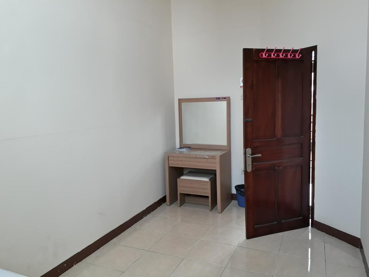 Imam Bonjol Hostel Semarang Phòng bức ảnh