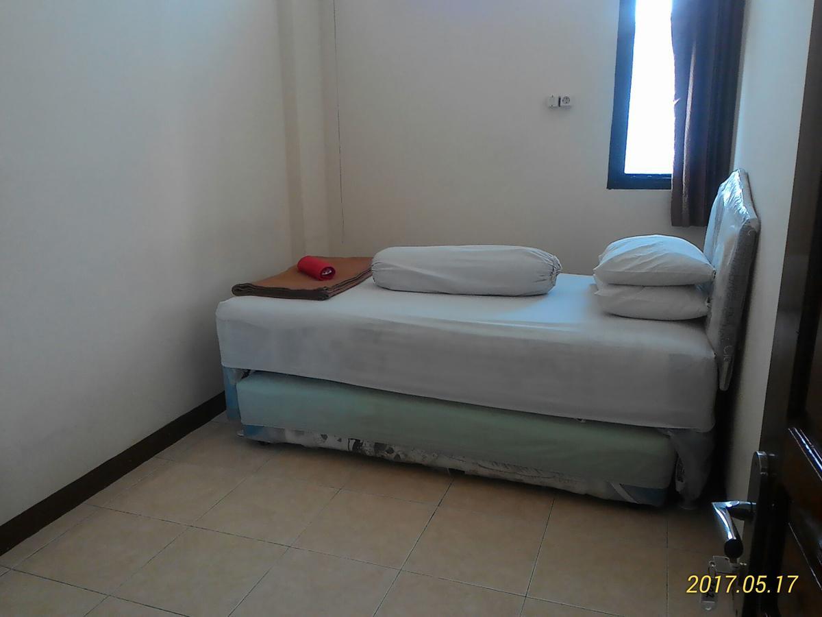 Imam Bonjol Hostel Semarang Phòng bức ảnh