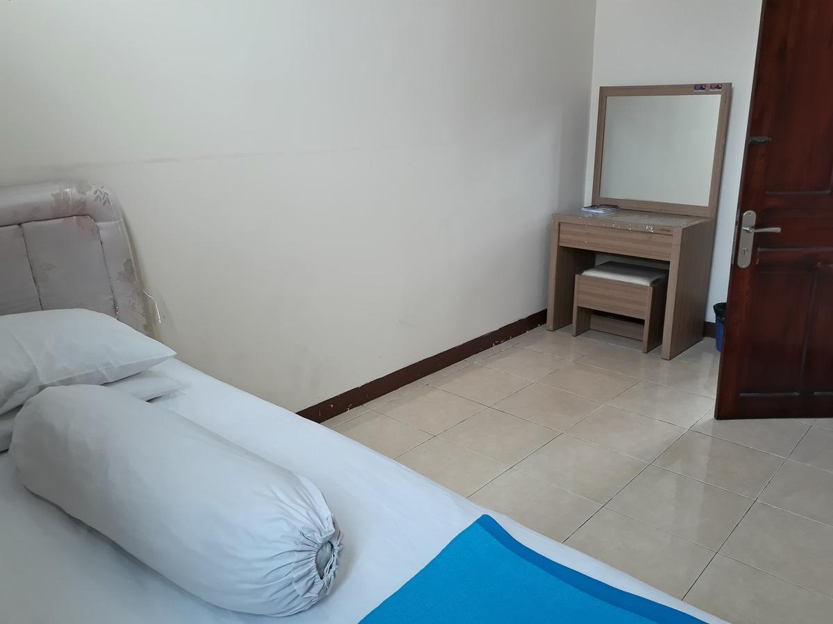 Imam Bonjol Hostel Semarang Phòng bức ảnh