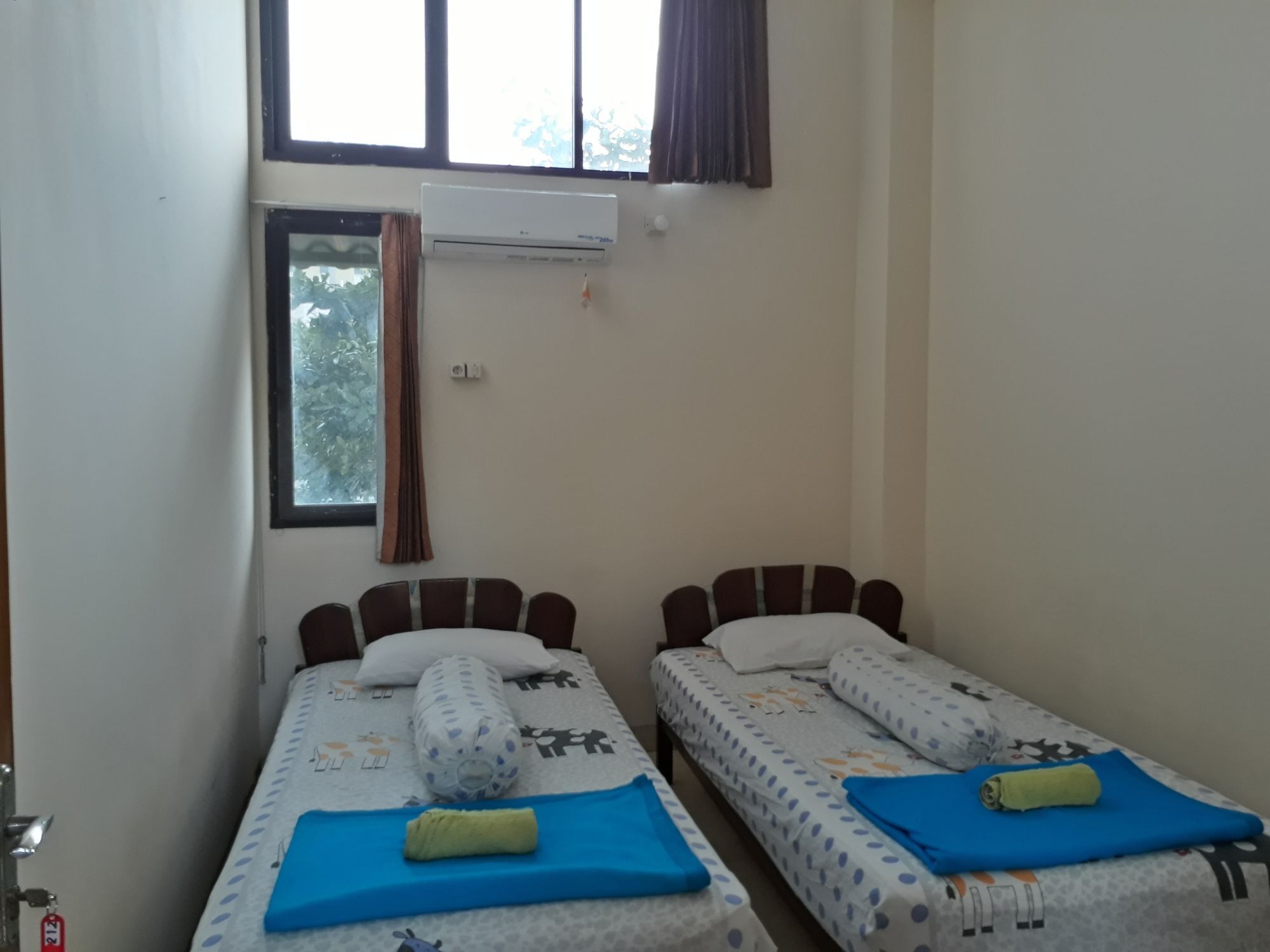 Imam Bonjol Hostel Semarang Ngoại thất bức ảnh