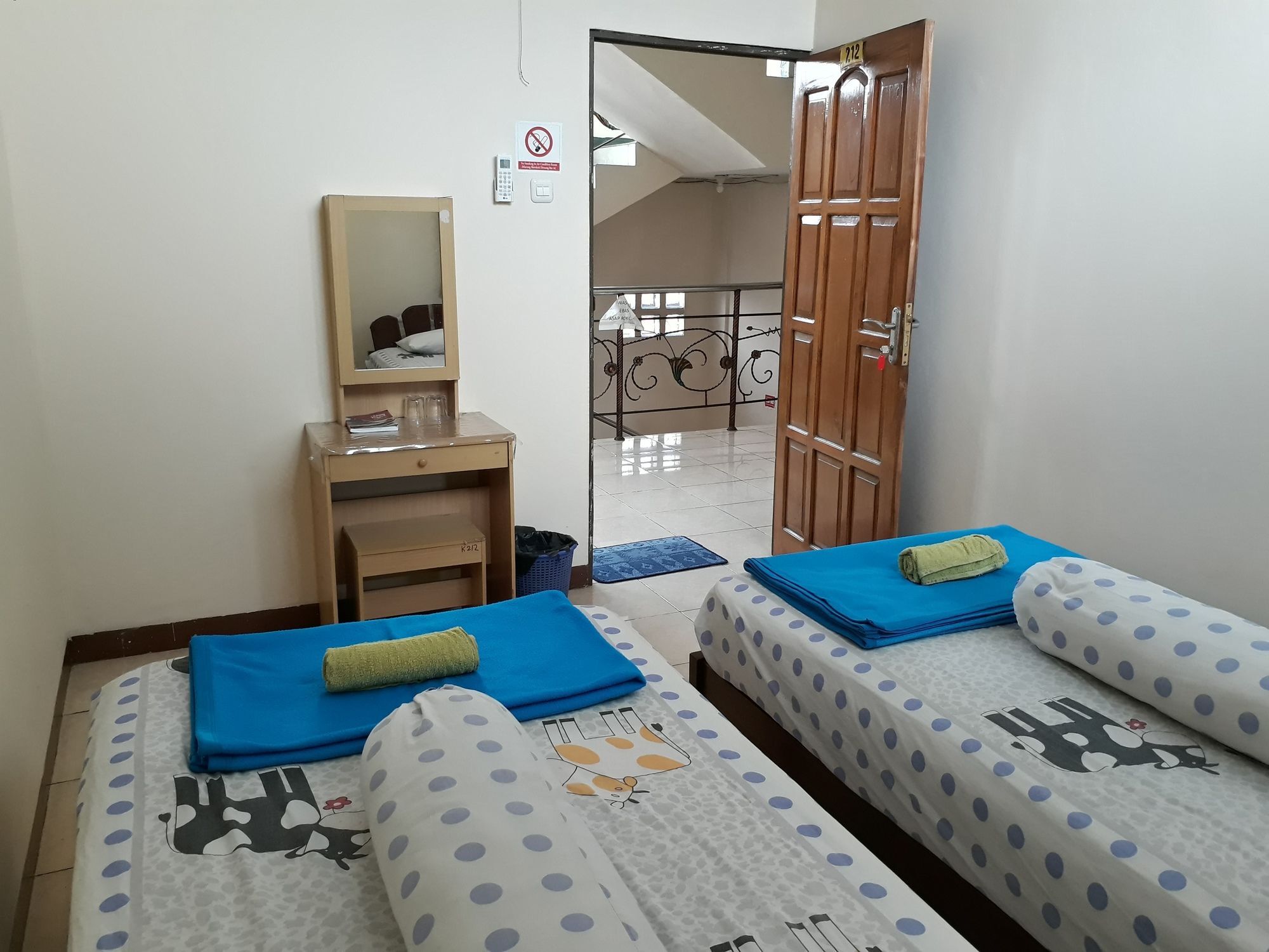 Imam Bonjol Hostel Semarang Ngoại thất bức ảnh